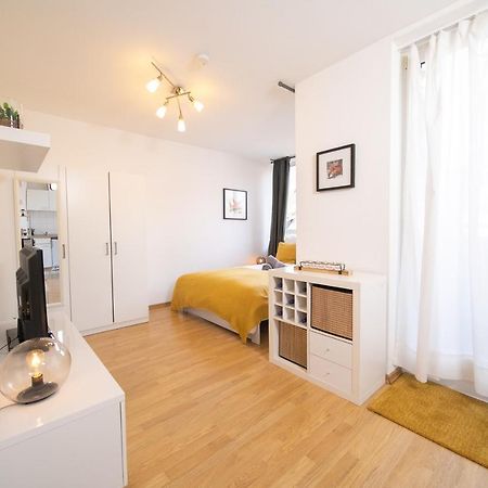 Studio Shiny - Zentral Mit Balkon - Messe - Kueche Neuss Ngoại thất bức ảnh