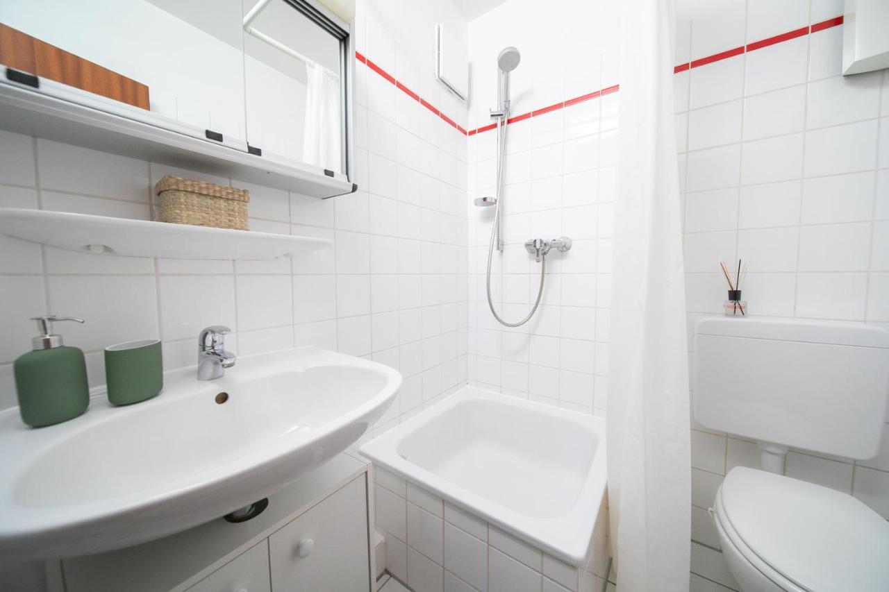 Studio Shiny - Zentral Mit Balkon - Messe - Kueche Neuss Ngoại thất bức ảnh