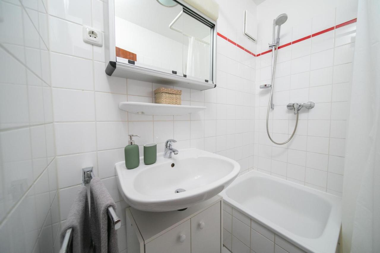 Studio Shiny - Zentral Mit Balkon - Messe - Kueche Neuss Ngoại thất bức ảnh