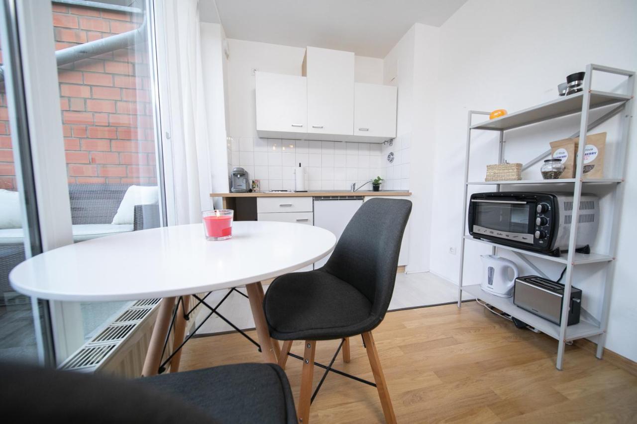 Studio Shiny - Zentral Mit Balkon - Messe - Kueche Neuss Ngoại thất bức ảnh