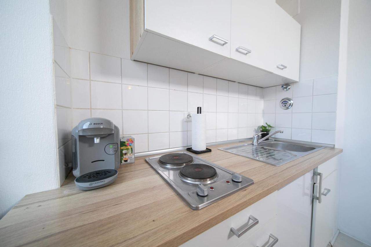 Studio Shiny - Zentral Mit Balkon - Messe - Kueche Neuss Ngoại thất bức ảnh