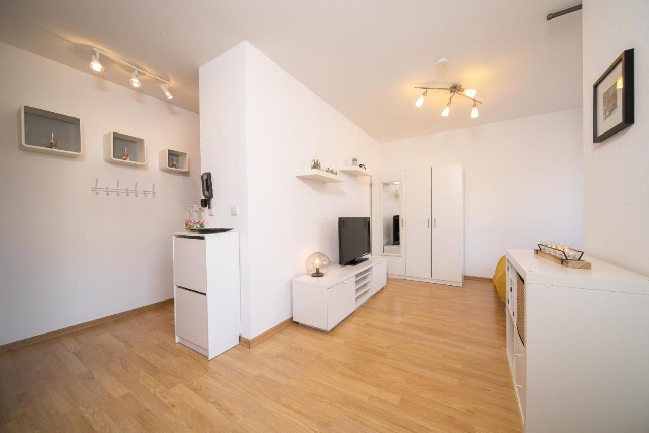 Studio Shiny - Zentral Mit Balkon - Messe - Kueche Neuss Ngoại thất bức ảnh